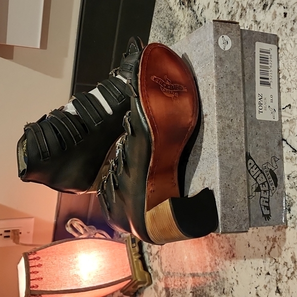 BNIB Freebird Topaz - Picture 5 of 6